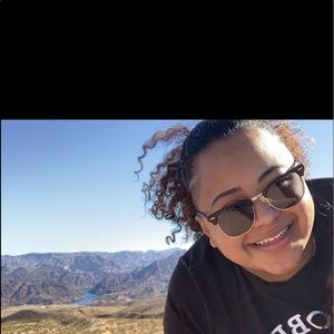 Meet your Posher, Denise